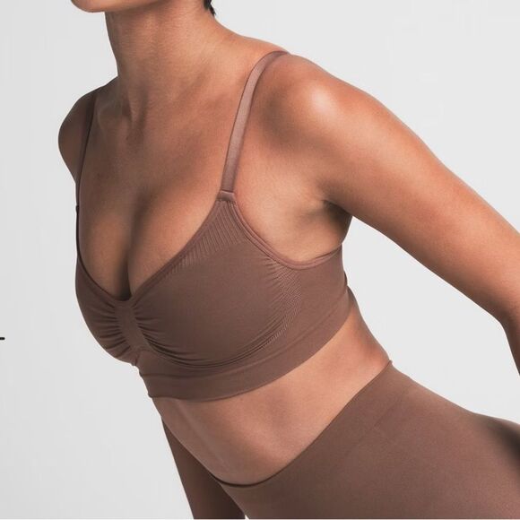 SKIMS SEAMLESS SCULPT
BRALETTE JASPER 4X NWT IN BOX - Picture 3 of 7